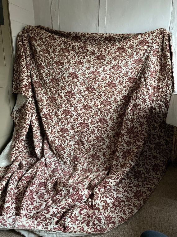 アンティーク フレンチ シャトー キルト：18世紀 赤茜の花柄ベッド