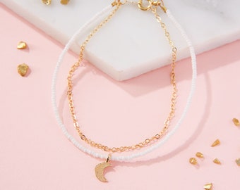 Minimalist gold filled chain bracelet | White or black beaded friendship bracelet | Delicate bracelet with moon charm | White bead bracelet