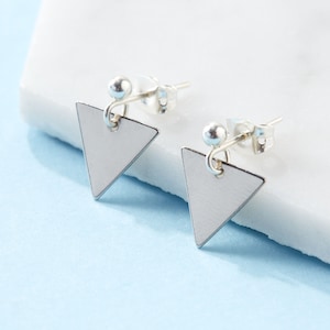 Silver triangle earrings | Minimalist silver earrings | Geometric earrings | Silver drop earrings | Silver dangle earrings | Pendant earring