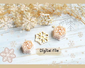 Peut inclure: Des emporte-pièces en forme de flocons de neige roses et blancs, disposés sur une surface en bois clair. L'image comprend des flocons de neige décoratifs et le texte "Digital file".