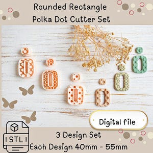 Op de afbeelding: Een set ronde rechthoekige en polkadot koekjessnijders in perzik-, groen- en beigetinten. De snijders variëren van 4 cm tot 5,5 cm. De afbeelding bevat de tekst "Rounded Rectangle Polka Dot Cutter Set" en "Digital file".