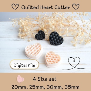 Könnte beinhalten: Ein Set herzförmiger Ausstecher mit Steppmuster, zusammen mit zwei schwarzen herzförmigen Objekten mit goldenen Akzenten. Der Text enthält "Quilted Heart Cutter" und "Digital file". Das Set enthält vier Größen: 20 mm, 25 mm, 30 mm und 35 mm.