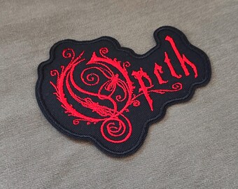 Toppa Tessuta Opeth - Logo Band Svedese Death Metal - Da Cucire Su Giacca, 10x7.6 Cm - 2