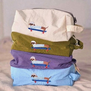 Trousse de toilette spacieuse à motif teckel, organisateur de cosmétiques brodé Teckel, trousse de toilette de voyage légère et imperméable, cadeau idéal pour les amoureux des chiens