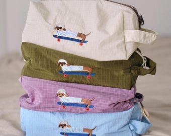 Premium broderad sminkväska med taxmotiv, unik kosmetikaorganisatör, original necessär, pennfodral med stort volym