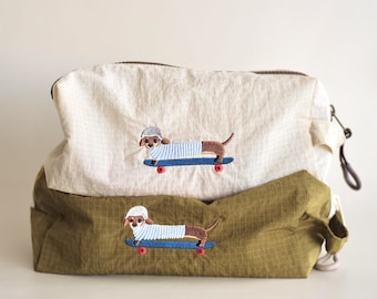 Embroidered Dachshund Toiletry Bag, Skateboarding Teckel Dog Water-repellent Pouch, Lightweight Wash Bag