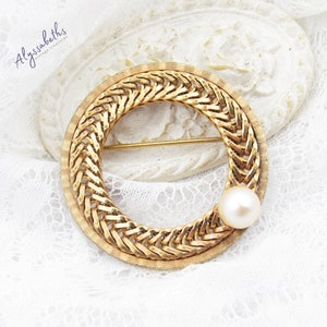 Vintage Winard 12K Gold and Pearl Round Basket Weave Brooch, Mid Century Modern Jewelry