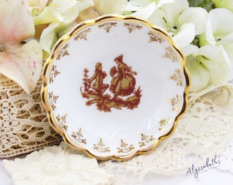 Small Round Vintage Limoge France White and Gold Gilt Courting Scene Porcelain Ring Trinket Dish