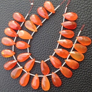 5 evenementen paren, Brand New, CARNEOOL Faceted Pear Shaped Briolettes, 15x7mm lange grootte, GEIJKTE grootte, gematched paren.
