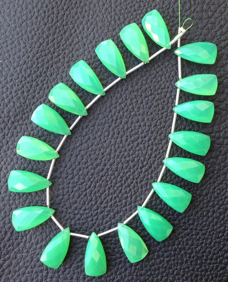 CHRYSOPRASE GREEN Chalcedony Elongated Pyramid Briolettes,Amazing Item at Low Price 5 Matched Pairs,15mm Long Brand New