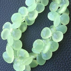 Corazón de 8 mm, 6 pulgadas completas, PREHNITE GREEN CHALCEDONY, Briolettes de corazón facetado magníficamente finas,