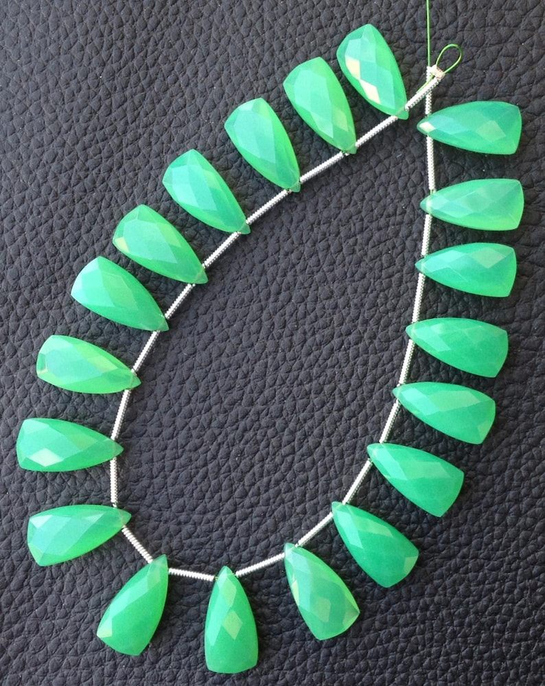 CHRYSOPRASE GREEN Chalcedony Elongated Pyramid Briolettes,Amazing Item at Low Price 5 Matched Pairs,15mm Long Brand New
