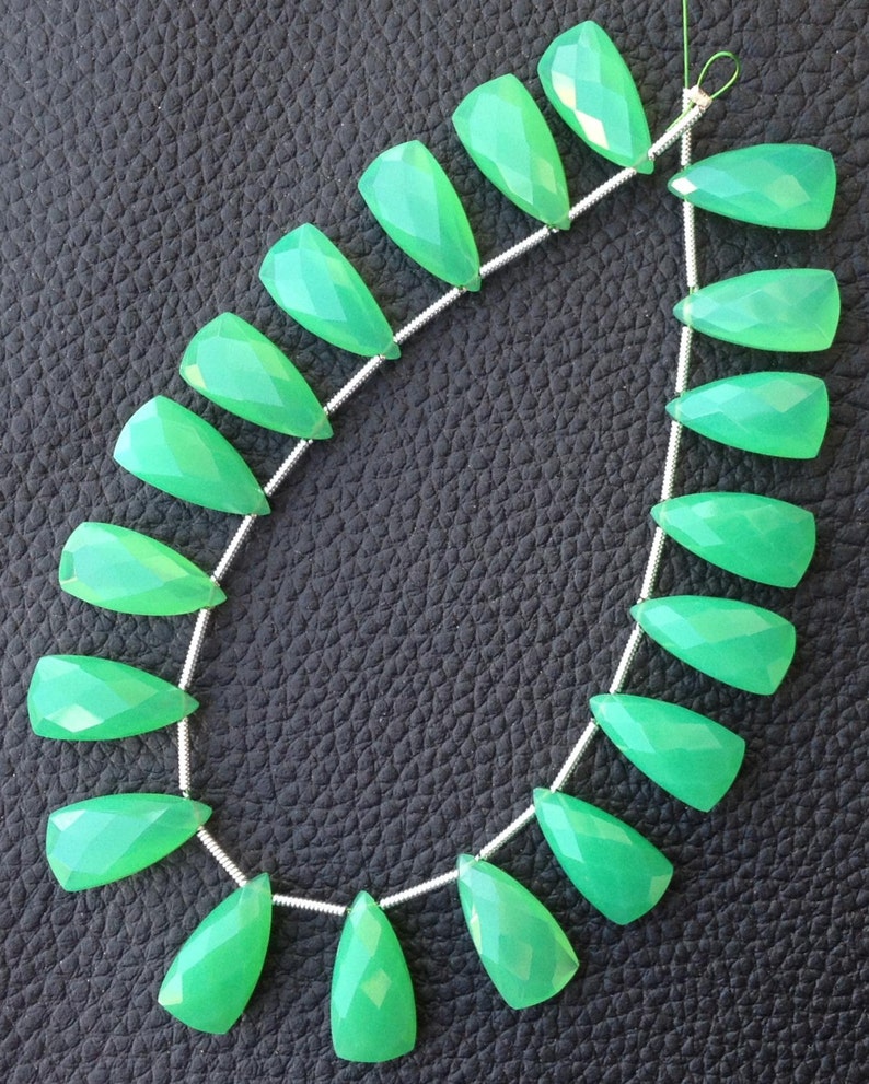 CHRYSOPRASE GREEN Chalcedony Elongated Pyramid Briolettes,Amazing Item at Low Price 5 Matched Pairs,15mm Long Brand New