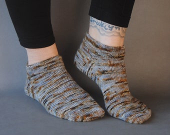 SLIGHT Socks Knitting Pattern