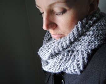 CAPTURE Infinity Loop Cowl Knitting Pattern PDF