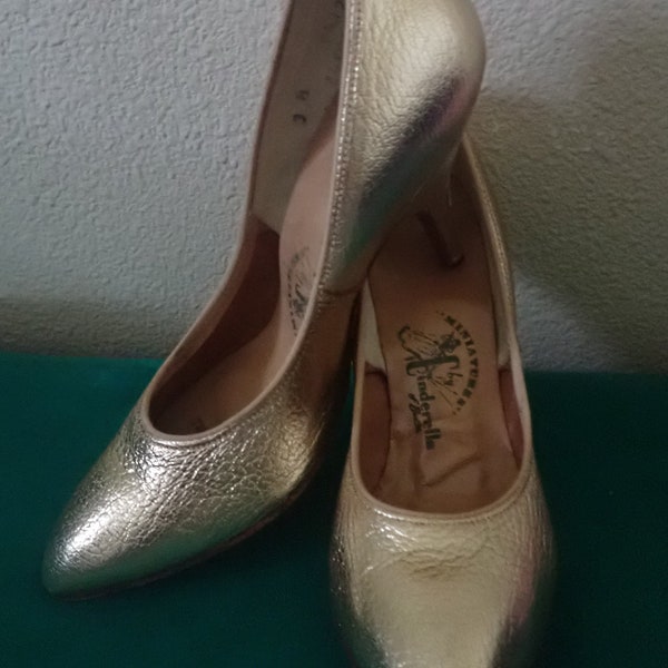 50s 1950s 60s 1960s Vintage Cinderella of Boston Gold Leather 3 in Heels Bombshell Evening Shoes SZ 3 B