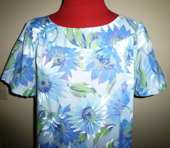 Vintage 60s 70 Muumuu Light blue Purple Big Flower Hedy Lin Casuals Dress M Med Vintage 60s 70 Muumuu Light blue Purple Big Flower Hedy Lin Casuals Dress M Med