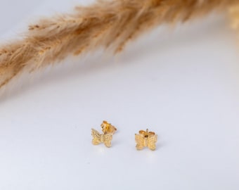 Pendientes minimalistas de mariposa en oro amarillo de 9 quilates hechos a mano