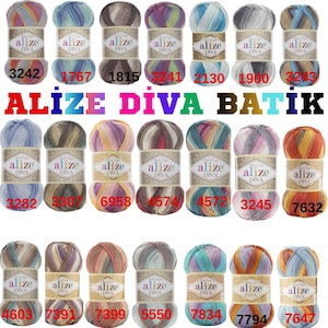 Könnte beinhalten: Eine Sammlung von Alize Diva Batik Garnknäueln in verschiedenen Farben. Das Garn ist mit Produktcodes versehen und weist eine Reihe von Farbtönen auf, darunter Blau-, Lila-, Grün- und Orangetöne. Der Text "ALİZE DIVA BATİK" ist deutlich sichtbar.