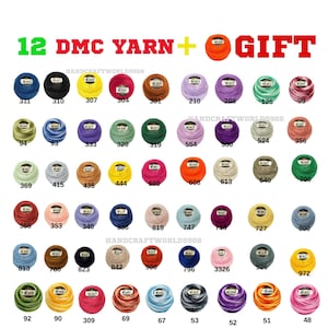 Op de afbeelding: Een verzameling van 48 DMC-garens in verschillende kleuren, gerangschikt in rijen. De afbeelding bevat de tekst "12 DMC YARN + GIFT". Elk garen is voorzien van een nummer.
