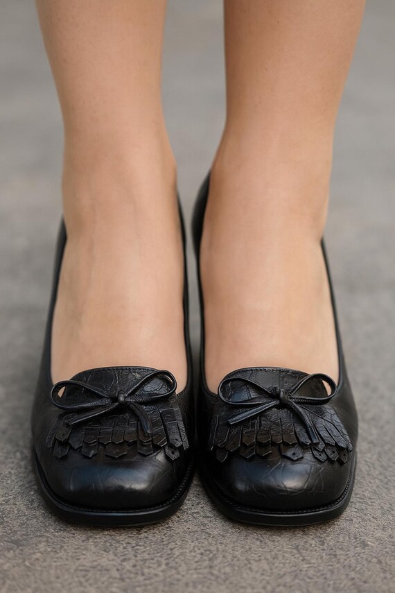 Pura Lopez Black Leather Pumps: Embossed Bow Heels, Size