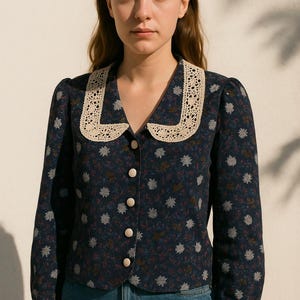 1980s Floral Blouse: Vintage Turkish Lace Collar Top, Size 42