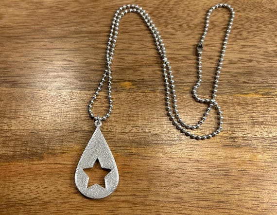 ミュージシャン GOD ONLY KNOWS TEARDROP SKIN NECKLACE Conan Gray Necklace Teardrop and Star Pendant Found Heaven Album