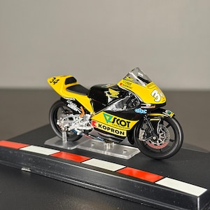 Altaya IXO 1:24 Honda 125cc Model Motorcycle | Andrea Dovizioso 2004 Champion | Rare Diecast Collectible | Gift for MotoGP Fans | Biker Gift