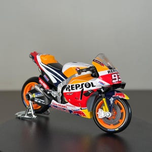 Honda RC213V Diecast Motorcycle: Valentino Rossi Repsol Tribute