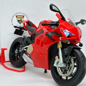 Modèle de moto moulé sous pression Ducati Panigale V4 | Illuminez | Vélo de sport rouge à collectionner à l'échelle 1/9