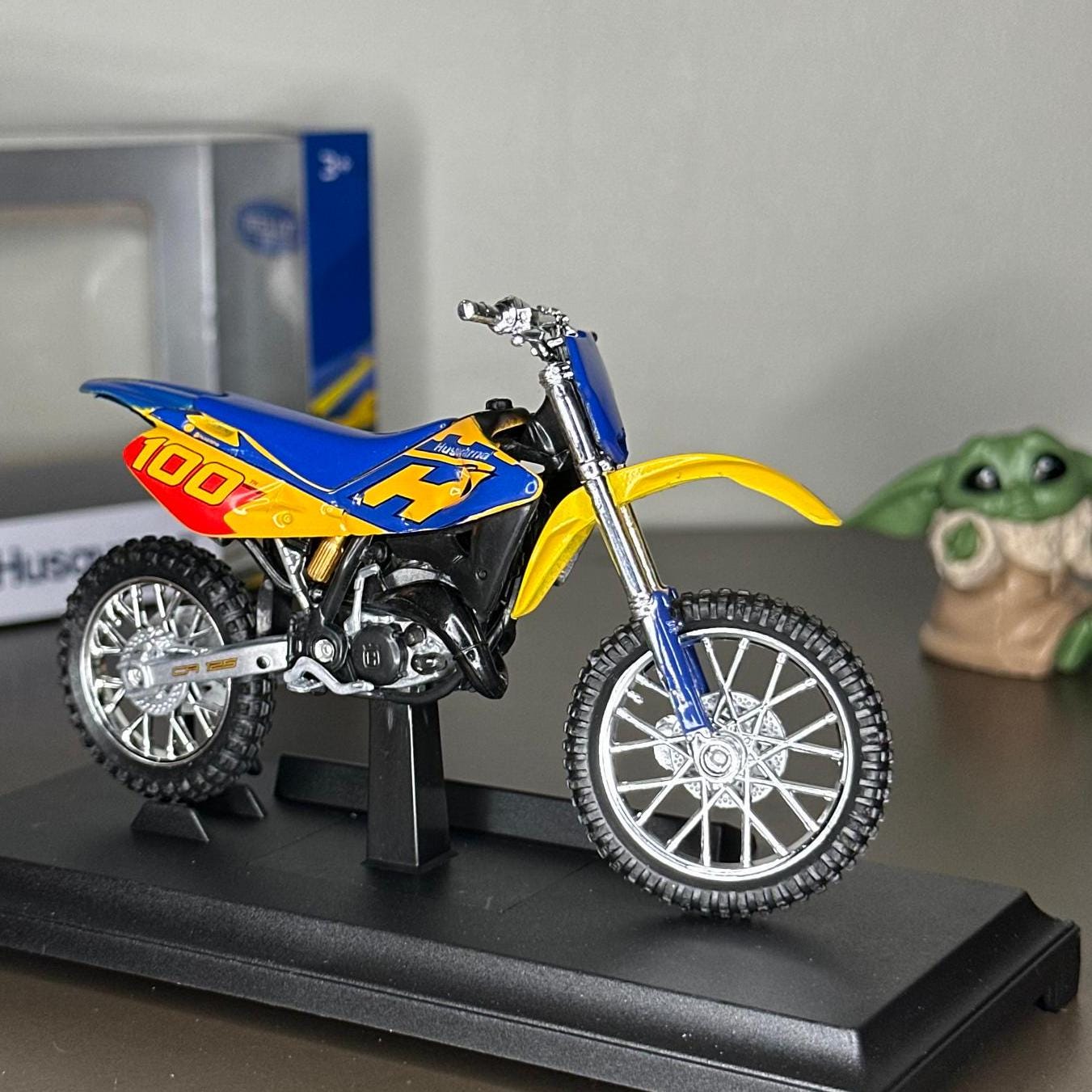 Husqvarna CR125 Diecast Motorcycle 1:18 Scale | Licensed Weely Model | Metal Miniature Dirt Bike