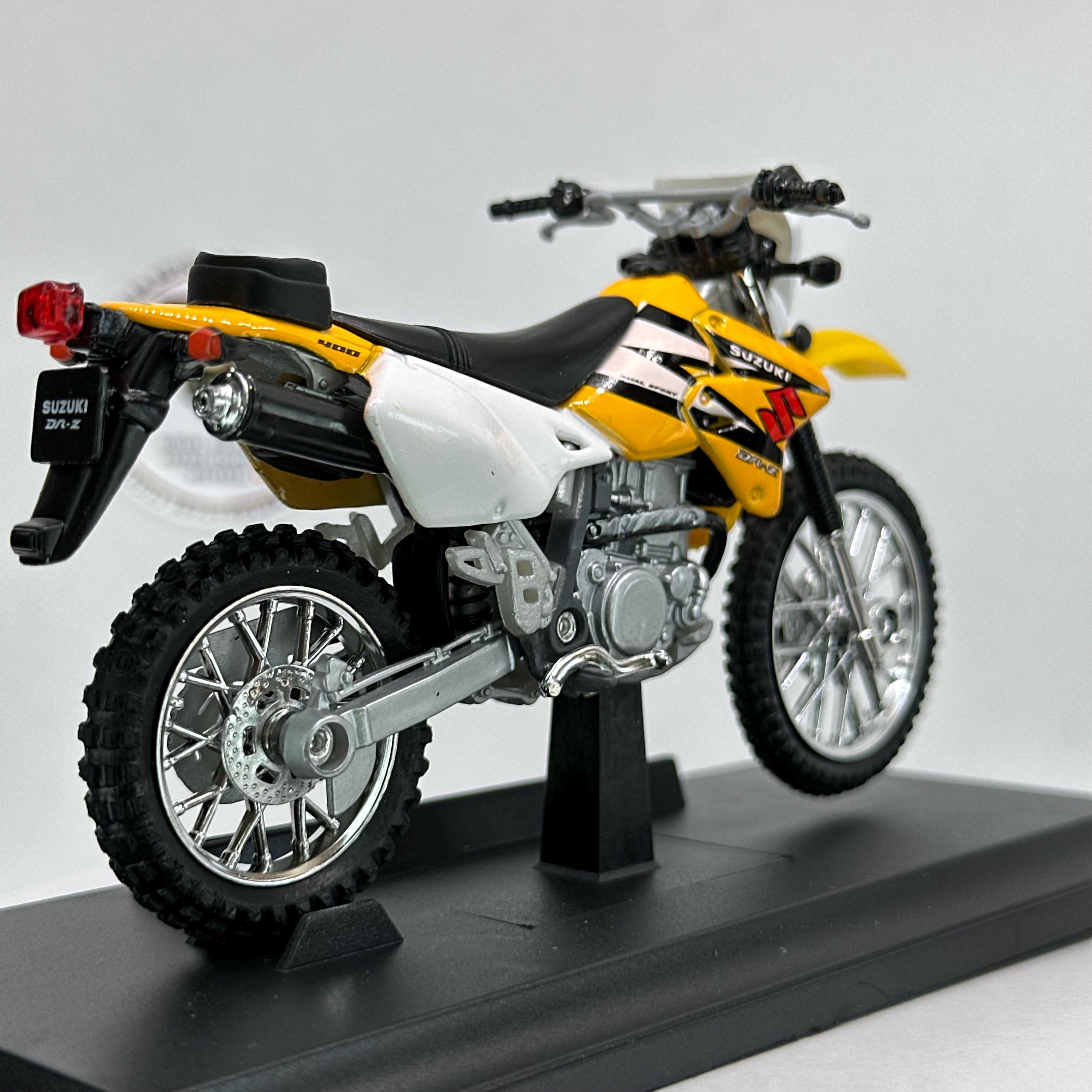zu姫。:°ஐ♡* Suzuki DR-Z400S Diecast Motorcycle Model 1:18 Scale - Collectible