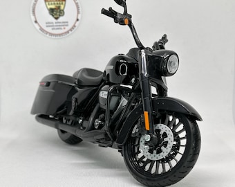 Harley Davidson 2017 Road King Special Diecast Model (1:12 Scale)