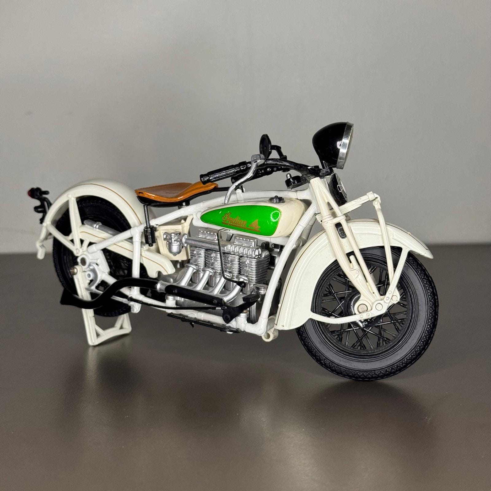 1930 Indian Chief 1:12 Scale Diecast Motorcycle | Collector's