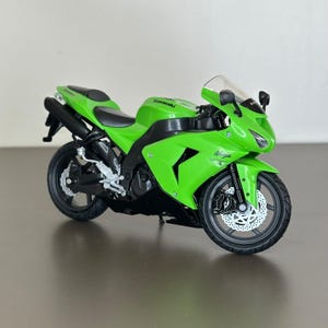 R NewRay 42443 - Kawasaki ZX-10 R Motorbike - Green