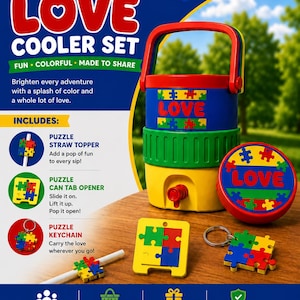 Puede incluir: Un set de nevera multicolor que incluye una nevera azul, verde y amarilla con asa y grifo rojos, una tapa roja, un adorno para pajita en forma de puzzle, un abrelatas amarillo en forma de puzzle y un llavero de puzzle con la palabra LOVE.