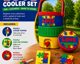 Puede incluir: Un set de nevera multicolor que incluye una nevera azul, verde y amarilla con asa y grifo rojos, una tapa roja, un adorno para pajita en forma de puzzle, un abrelatas amarillo en forma de puzzle y un llavero de puzzle con la palabra LOVE.