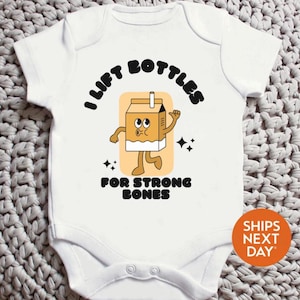 Macacão de bebê Strong Bones – Design fofo para mamadeira – Body unissex engraçado – Macacão de algodão macio – Ideia de presente para chá de bebê