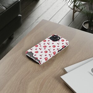 Coque de portable fruitée avec porte-cartes, motif baies mignon, cadeau pour les amateurs de baies, accessoire fonctionnel et élégant, ambiance estivale