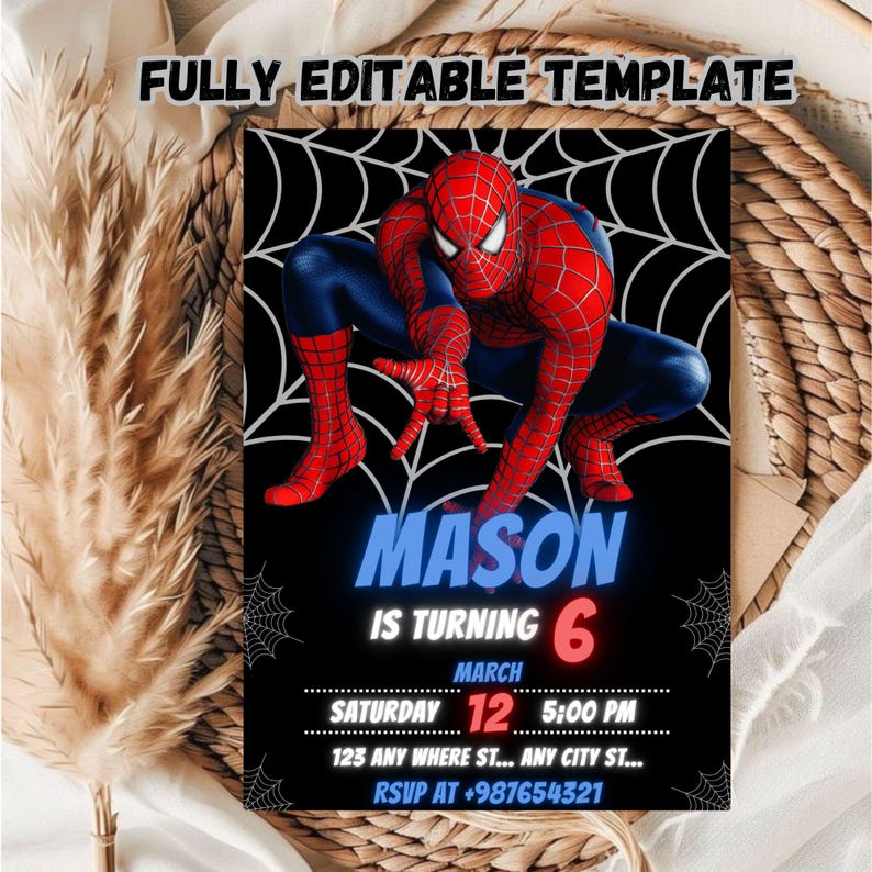 Puede incluir: Una plantilla de invitaci&oacute;n negra con Spider-Man en cuclillas sobre un fondo de telara&ntilde;a. La invitaci&oacute;n incluye el nombre "MASON", la edad "6", la fecha, la hora y los detalles de la direcci&oacute;n. El texto "FULLY EDITABLE TEMPLATE" est&aacute; en la parte superior.