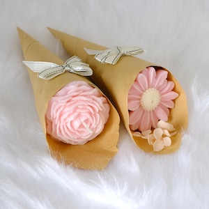 Handgemaakt bloemenkaarsboeket, decoratieve wasbloemen, uniek cadeau, esthetisch huisdecor, romantisch cadeau voor haar