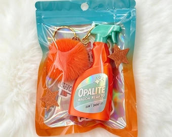 Llavero con mini botella de spray de opalita, dije para bolso verde menta y naranja, inspirado en el video de la opalita, accesorios de opalita, llavero de roca