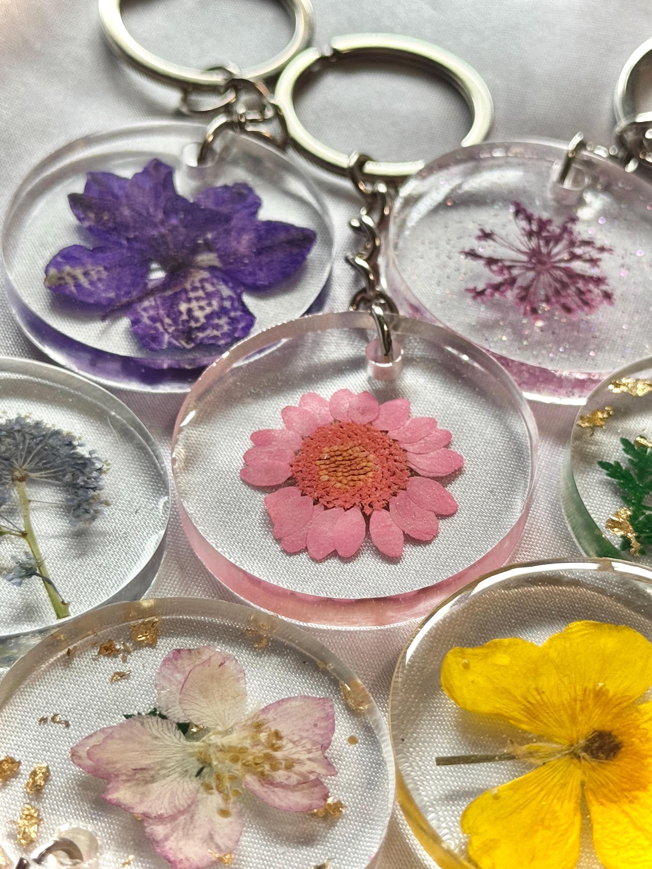 flower epoxy keychains Handmade Epoxy Resin Flower Keychain Bag Charm: Real Dried Pressed Flowers,  Gold Flakes, Glitter in Keychains