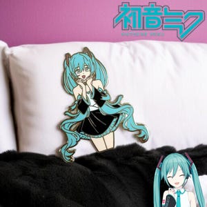 Insignia de metal esmaltado de Hatsune Miku / Lindo broche de anime / Figura de dibujos animados kawaii / Accesorios y regalos coleccionables Artista musical de anime