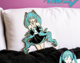 Badge en métal émaillé Hatsune Miku | Broche anime mignonne | Figurine de dessin animé Kawaii | Accessoires de collection et cadeaux Artiste musical anime