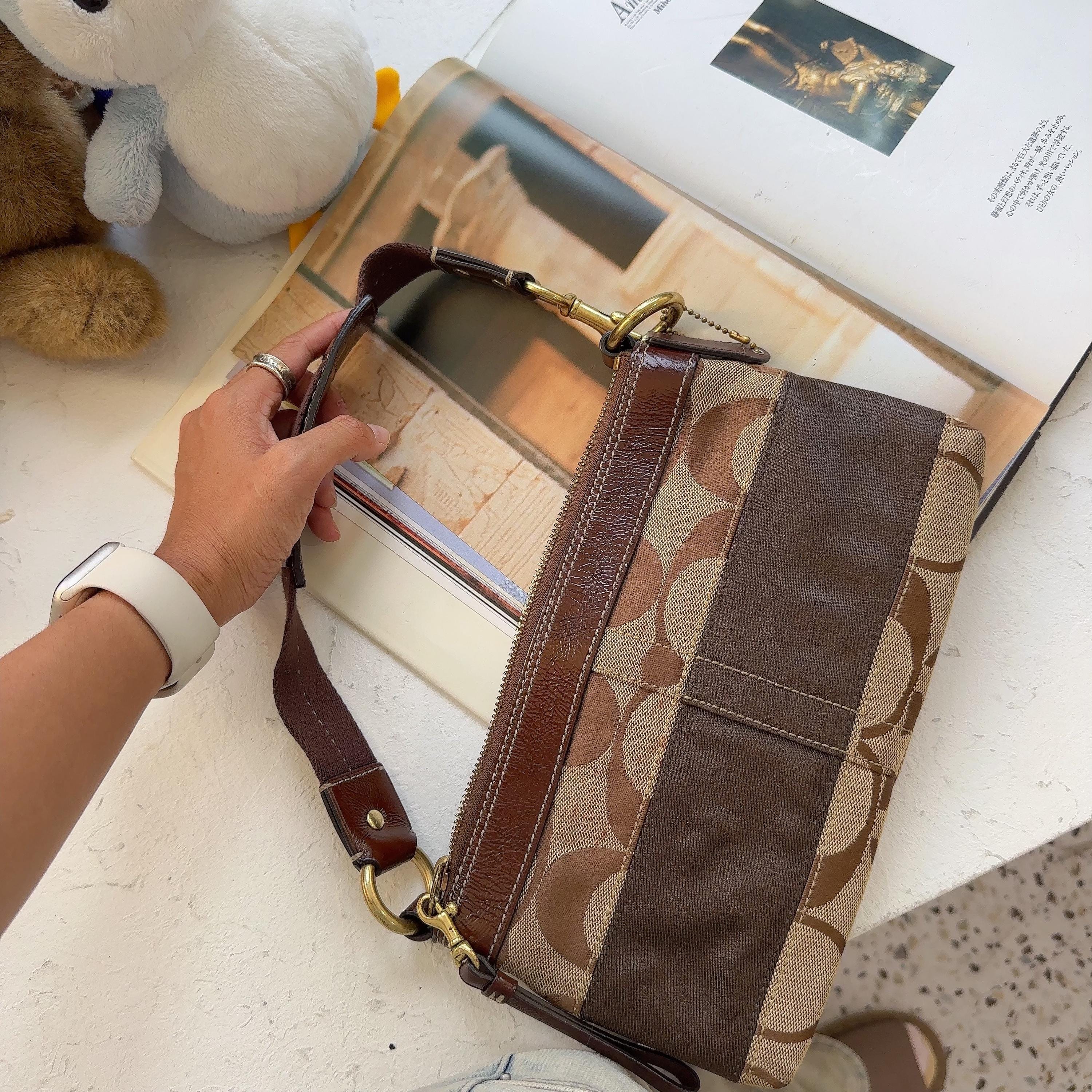 美品✨COACH Accessory Pouch Signature Y2K Y2K Rare VINTAGE COACH Optic Pink Signature Soho Buckle