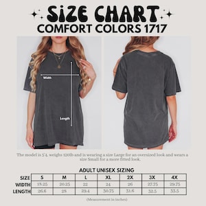 Puede incluir: Tabla de tallas para camisetas Comfort Colors 1717. La tabla incluye medidas para tallas unisex de adulto de la S a la 4XL. La modelo mide 1,63 m y pesa 54 kg. La tabla muestra el ancho y el largo en pulgadas.