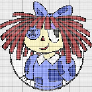Può includere: Illustrazione pixelata del volto di una bambola con capelli rossi, un fiocco blu e un vestito blu. La bambola ha un occhio e una benda sull'altro. L'immagine è su uno sfondo a griglia.