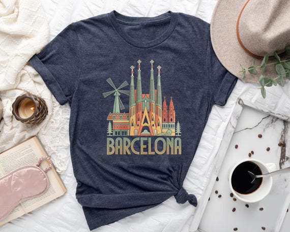 バルセロナ レトロ Tシャツ：ガウディ スペイン お土産 Tシャツ - Etsy