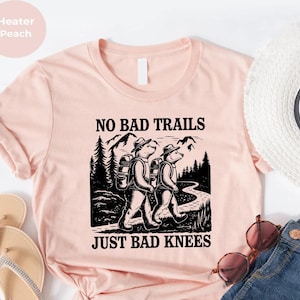 悪い道なんてない、膝が悪いだけTシャツ | クマのキャンプシャツ - 面白いハイキングシャツ | アウトドア愛好家へのギフト | ハイカーユーモアTシャツ